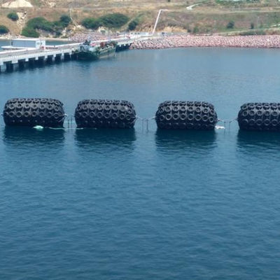 バンパーをつなぐガスのキャリアのためのABS Q235フランジ80Kpaの海洋のゴム製 バンパー