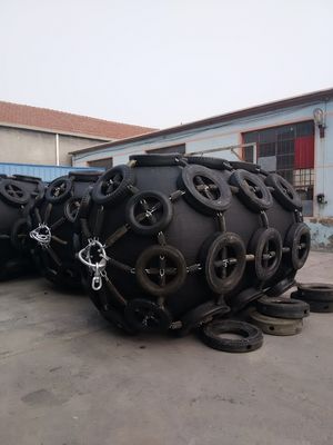 クウェイの保護ボートの膨脹可能な横浜フェンダーへの船