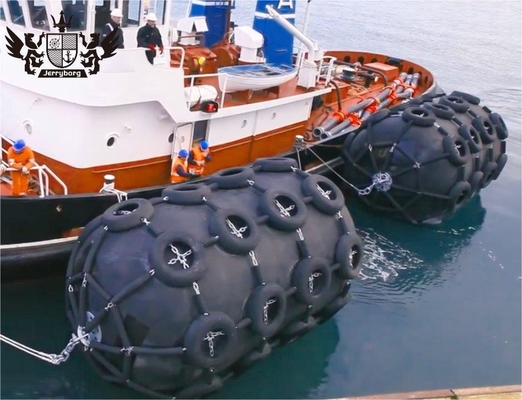 日本製のフェンダー 横浜 浮遊型 鎖とタイヤ付きの海上用気圧ガムフェンダー