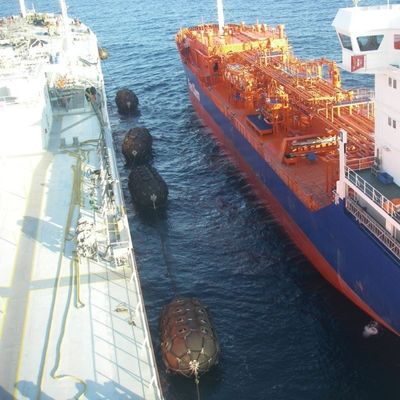 ドックの保護のための海洋の浮遊STSの膨脹可能な空気のゴム製 フェンダー