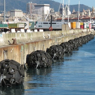 CCSのタイヤの空気のゴム製 フェンダーの高い空気堅さの浮遊物のゴム製緩衝