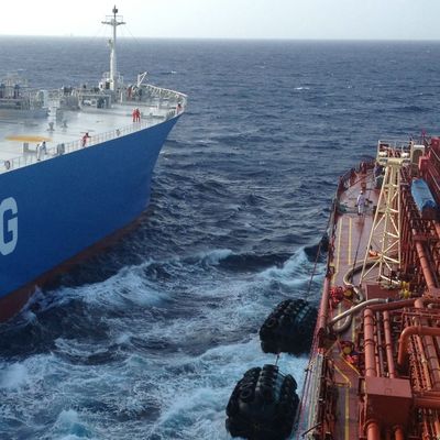 バンパーをつなぐガスのキャリアのためのABS Q235フランジ80Kpaの海洋のゴム製 バンパー