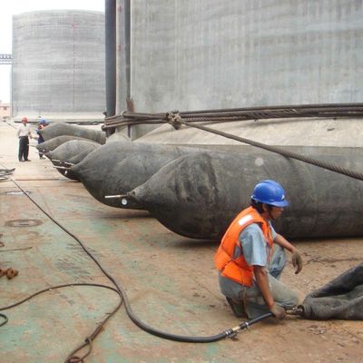 海洋のゴム製 エアバッグを進水させる耐久の浮遊船