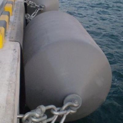 海洋の艦対艦操作エヴァはバンパー フィラメントの補強の層の泡立つ