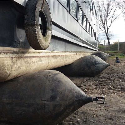 軽量の容易海洋のゴム製 エアバッグを進水させる船を配置する